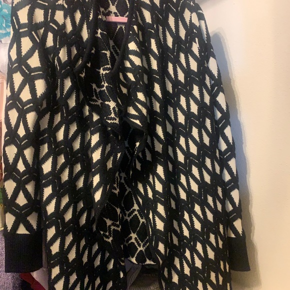 NWOT- Thick 3D Design Knitted Open Sweater- S/M - Picture 2 of 4